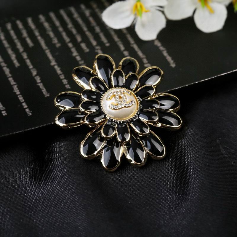 Chanel Brooch 03yxs288